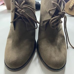 Beautiful Tan Heel Boots
